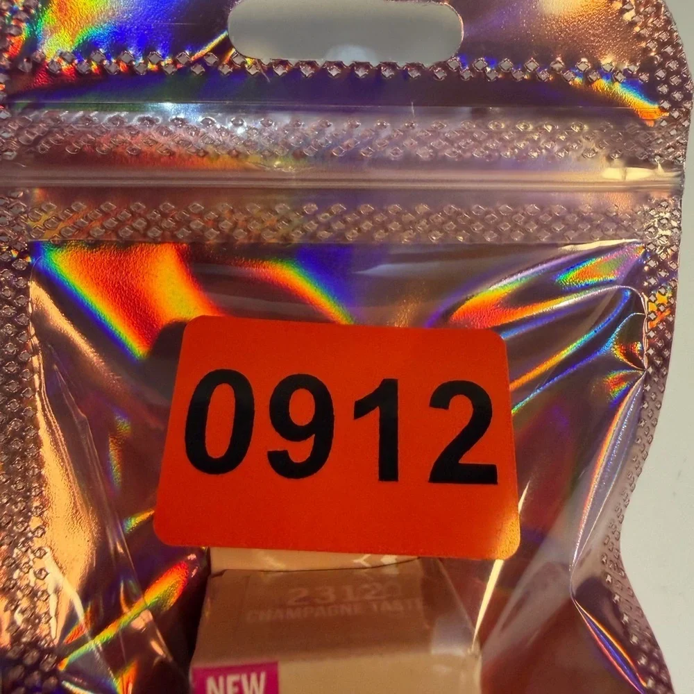 🩷5/$10 Hard Candy Velvet Paint - Champagne Shade